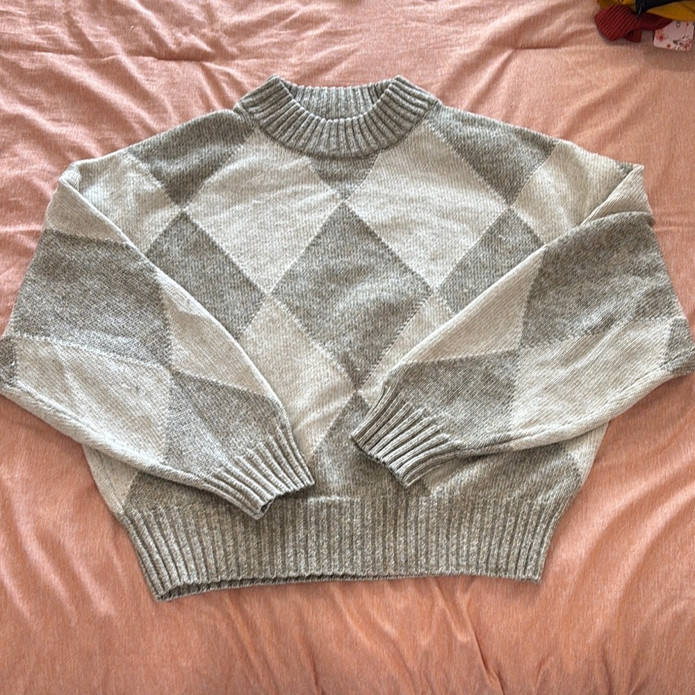 H&M Light Gray Crew Neck Sweater with Geometric Pattern